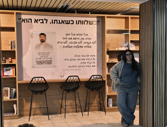 אחותו של ליאב סעדה ז"ל בהרצאה בביה"ס