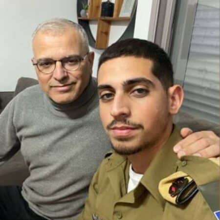 אלרועי עם אביו