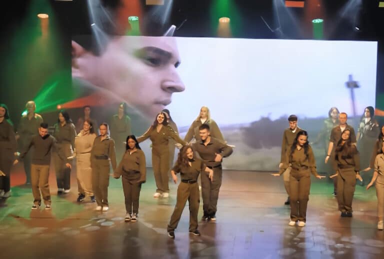 הנצחת נופלי ביהס בטקס בוגרים