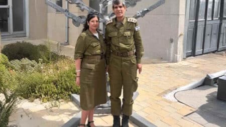 התגייסה לאחר נפילת אחיה אביחי אמסלם ז"ל